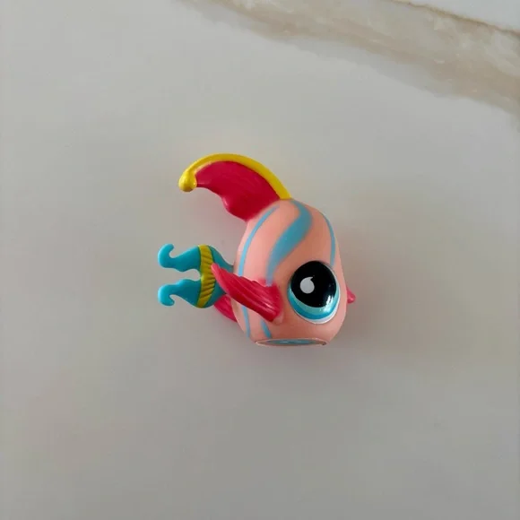 Littlest Pet Shop (LPS) Pink and Yellow Angelfish #643 - Picture 3 of 4